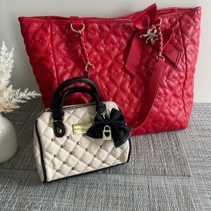 Bundle deal 🤍❤️